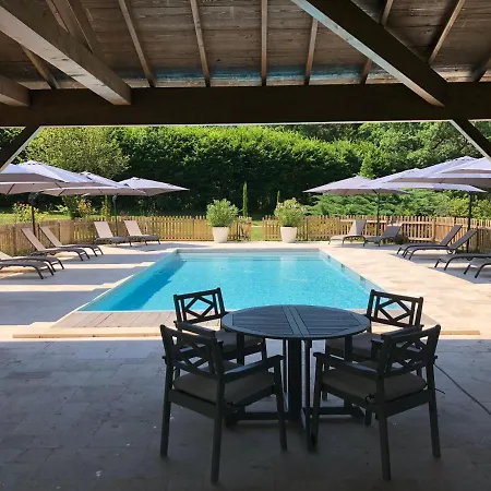 Domaine Des Tuileries Bed & Breakfast